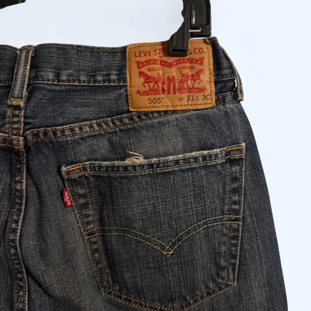 Levis minimalist style
